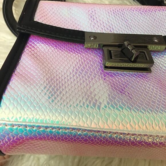 Nasty Gal x Nila Anthony Hologram At Me Bag - Picture 3 of 5